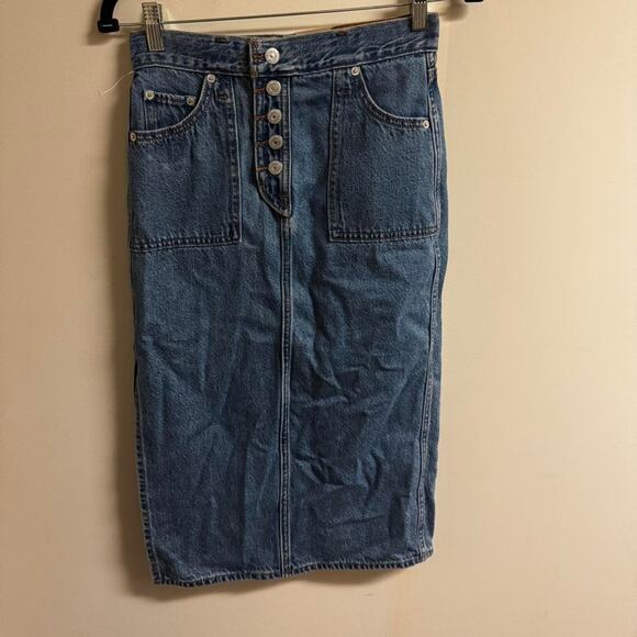 Levis Reverse Side Slit Skirt Bnwt size 23” waist - Picture 2 of 6